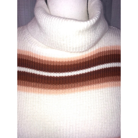 URBAN OUTFITTERS Tia Striped Turtleneck Sweater - Picture 3 of 9